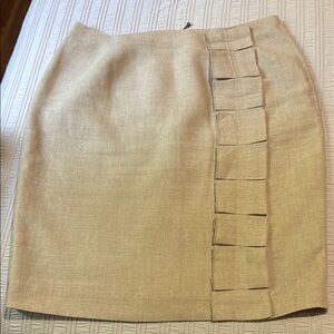 Elegant Cream Linen Skirt with Pleated Detail -size 10